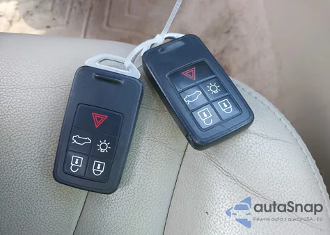 2015 Volvo S60 T5 Premier z USA, uszkodzony, nr VIN YV126MFK9F2337619